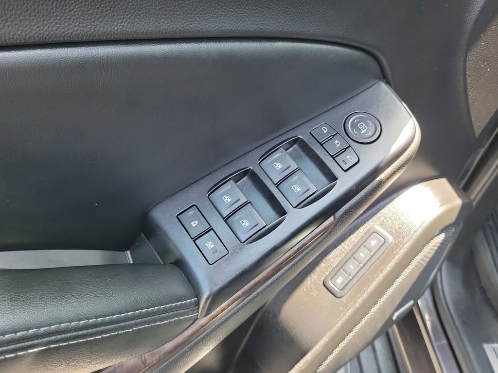 Used 2015 Chevrolet Suburban LT w/ Luxury Package RWD image 23