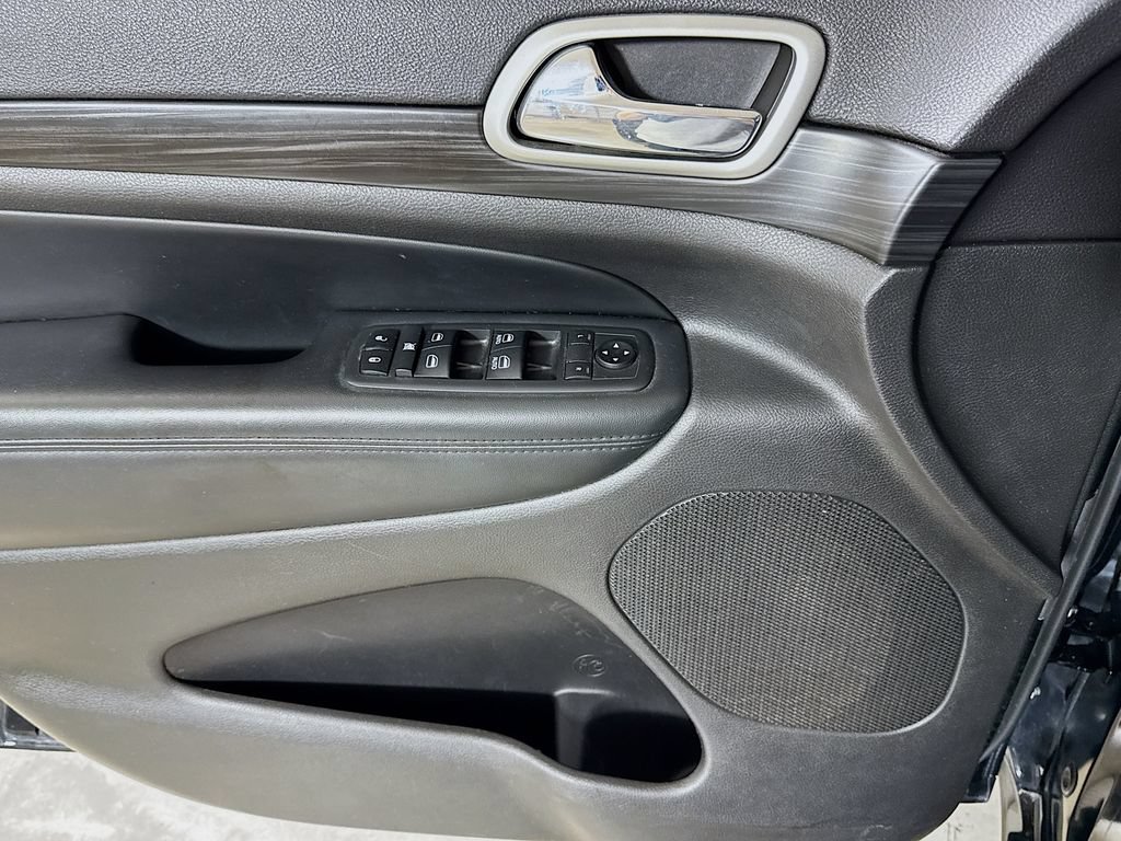 Used 2019 Jeep Grand Cherokee Altitude RWD image 16