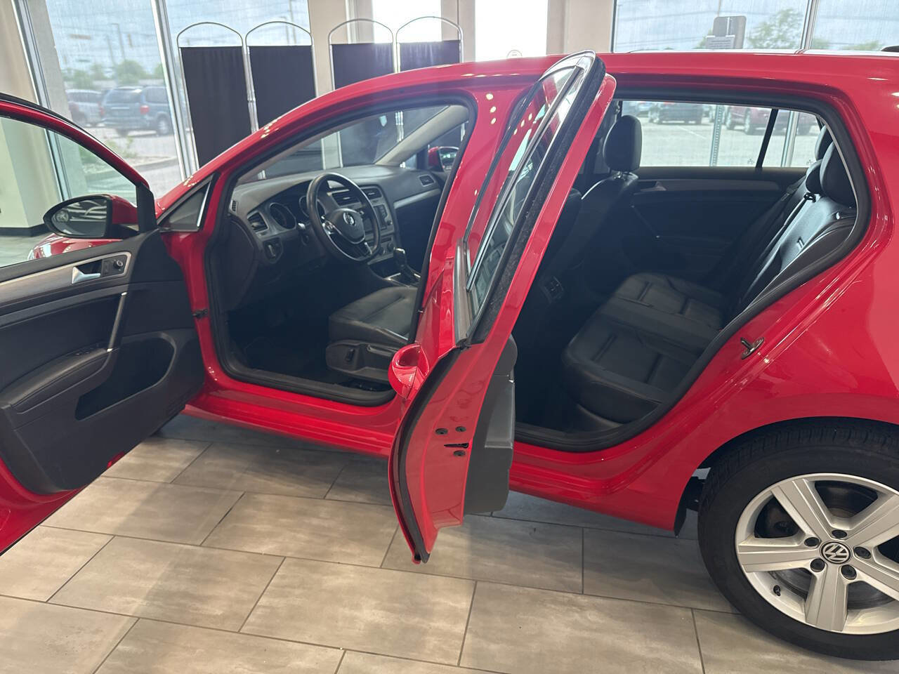 Used 2017 Volkswagen Golf Wolfsburg Edition FWD image 13