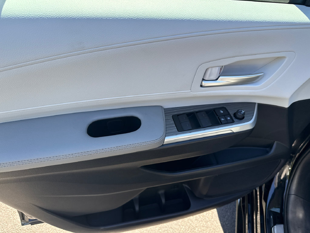 Certified 2026 Toyota Sienna XLE FWD image 3