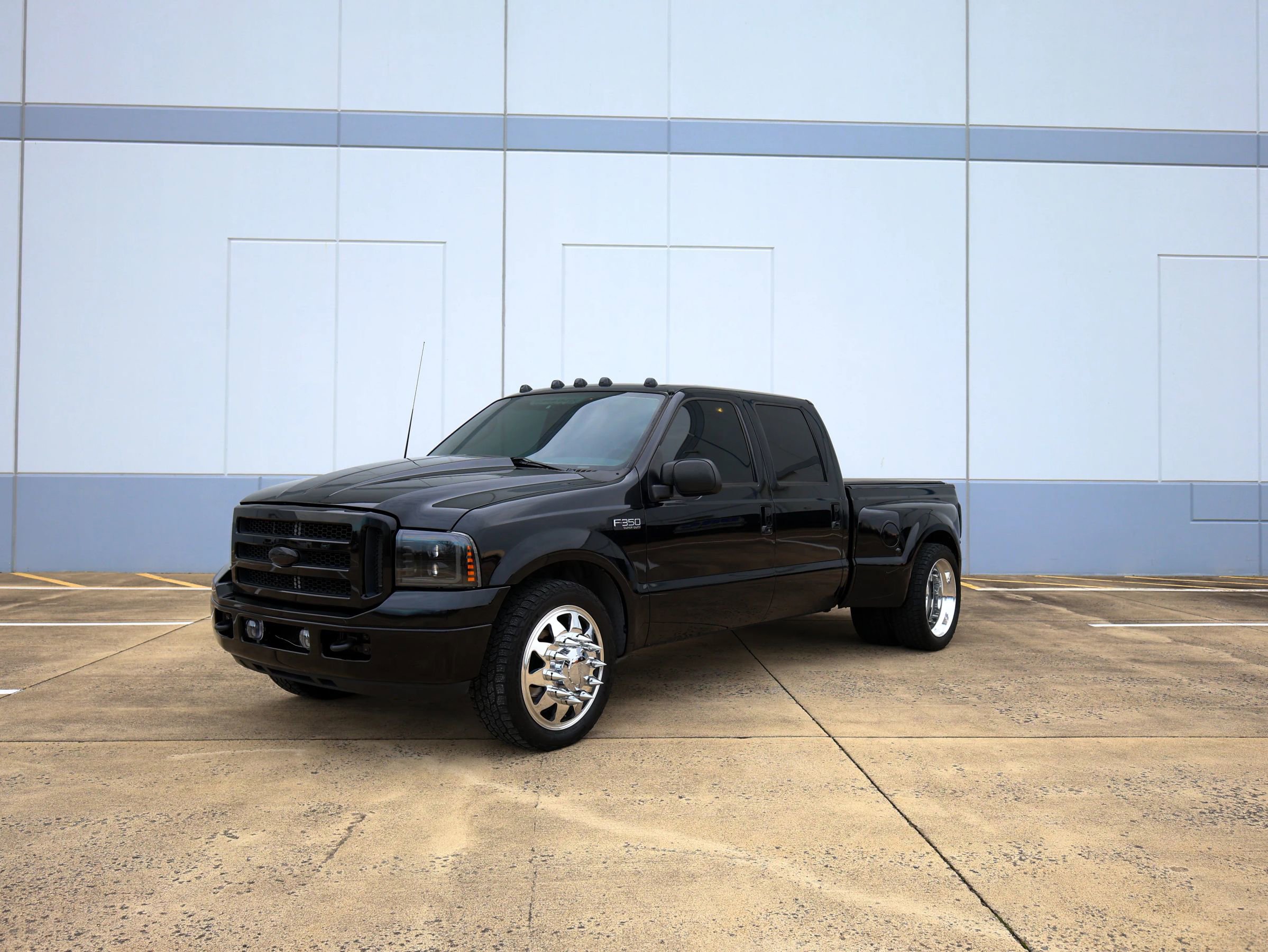 Used 2003 Ford F350 XLT image 2