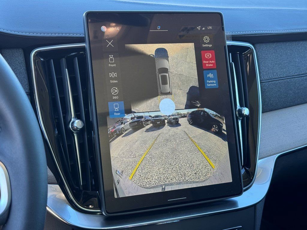 New 2026 Volvo XC90 T8 Plus w/ Protection Package Premier image 24