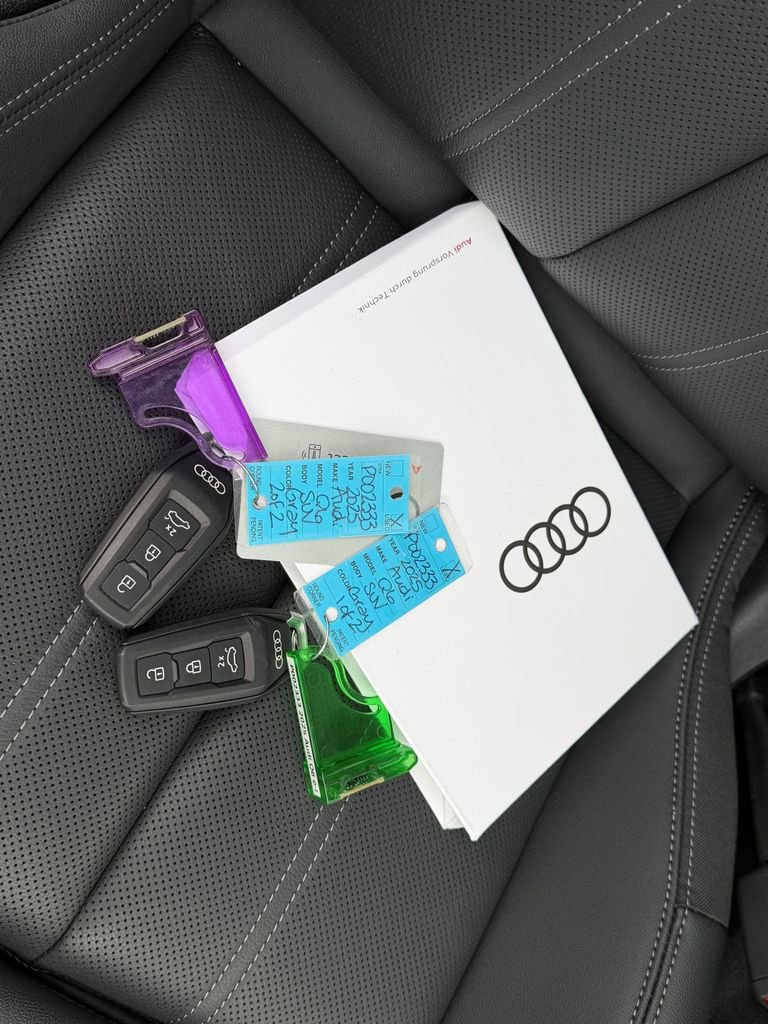 Certified 2025 Audi Q6 e-tron Premium Plus w/ Premium Plus AWD/4WD image 8