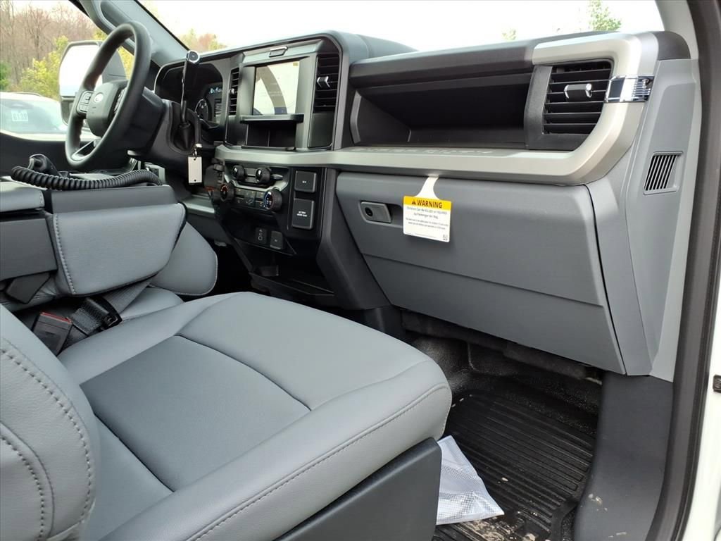 New 2026 Ford F550 4x4 Crew Cab image 10