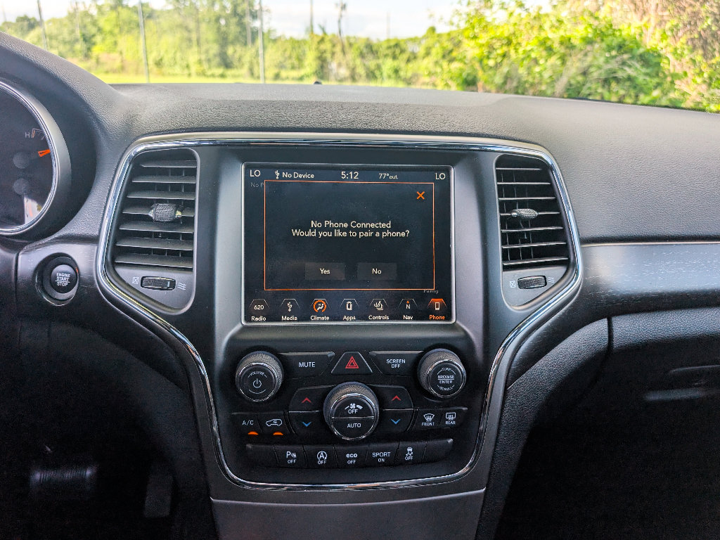 Used 2018 Jeep Grand Cherokee Altitude AWD/4WD image 28