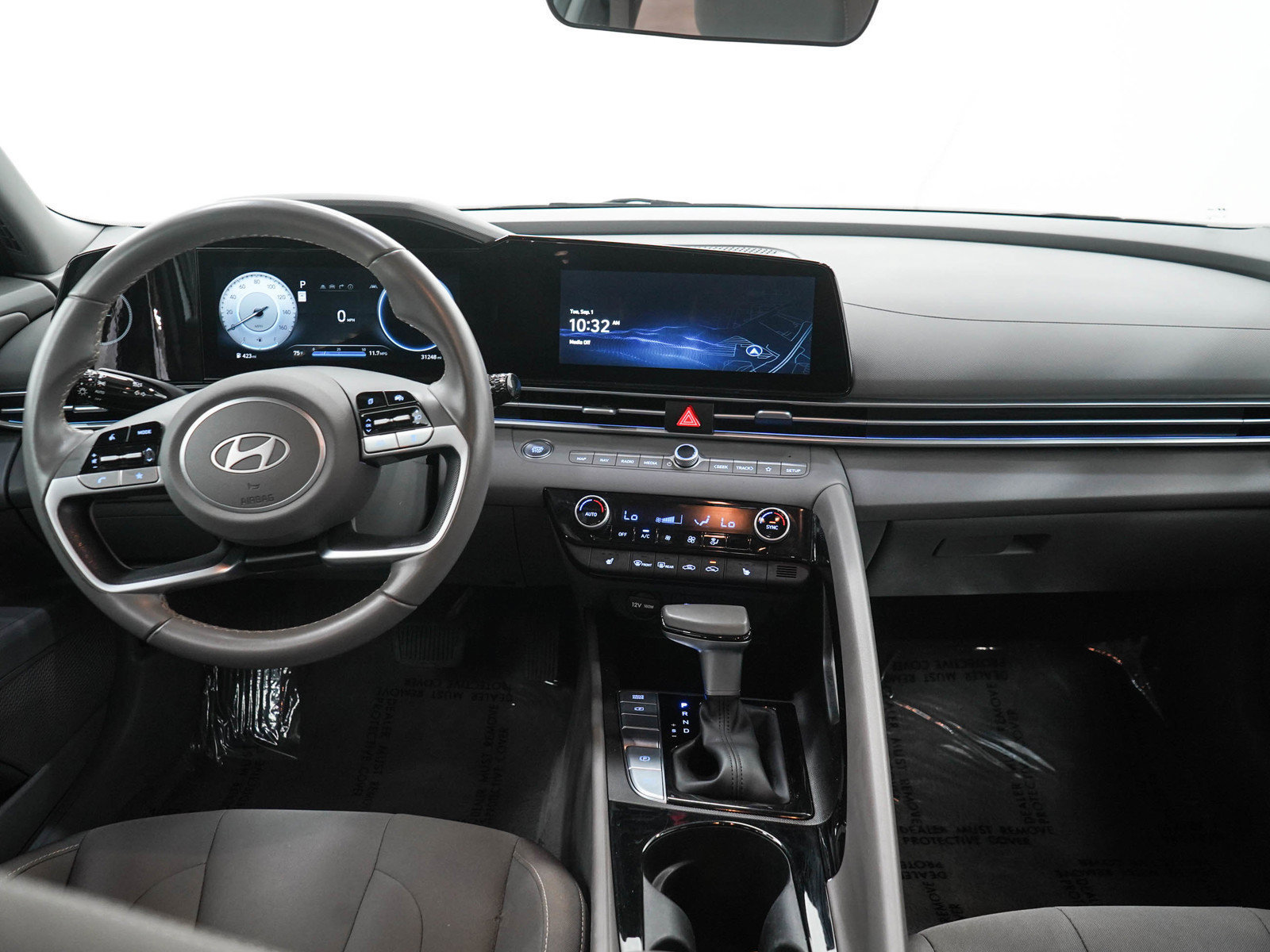 Used 2025 Hyundai Elantra SEL FWD image 14