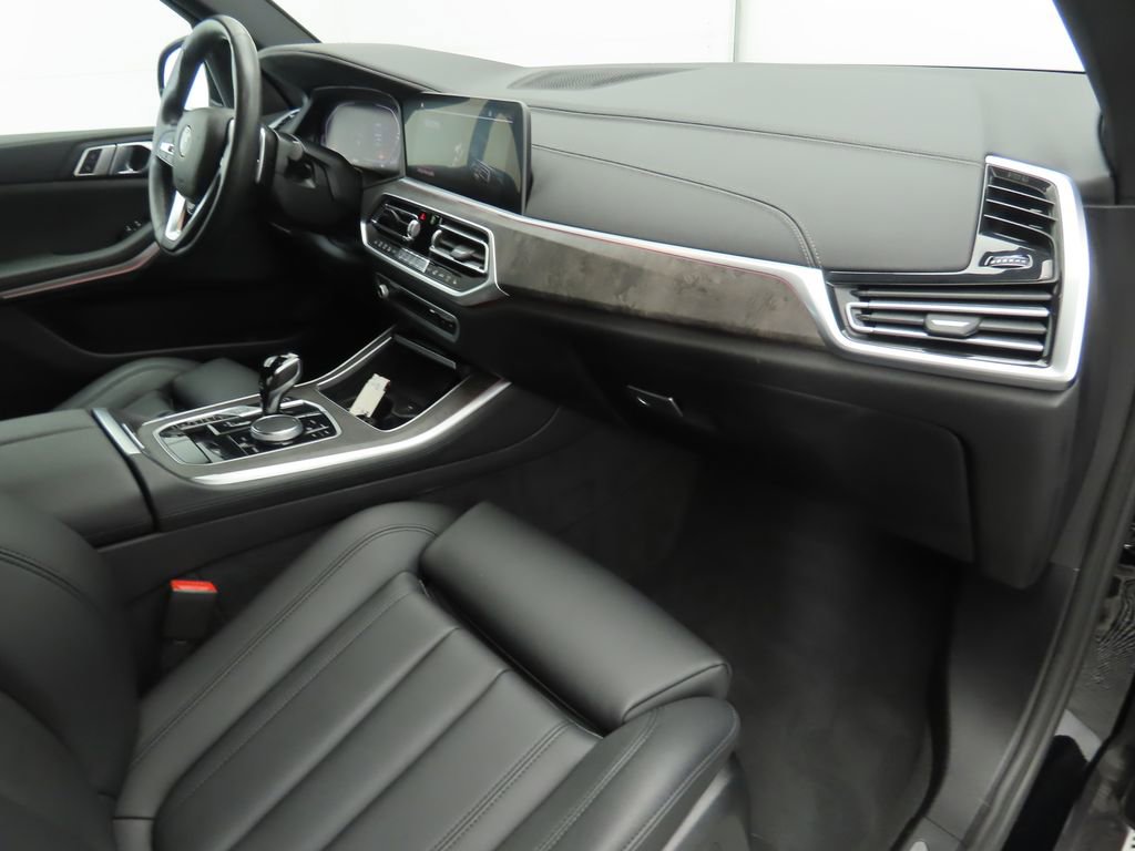 Used 2022 BMW X5 xDrive40i w/ Parking Assistance Package image 18