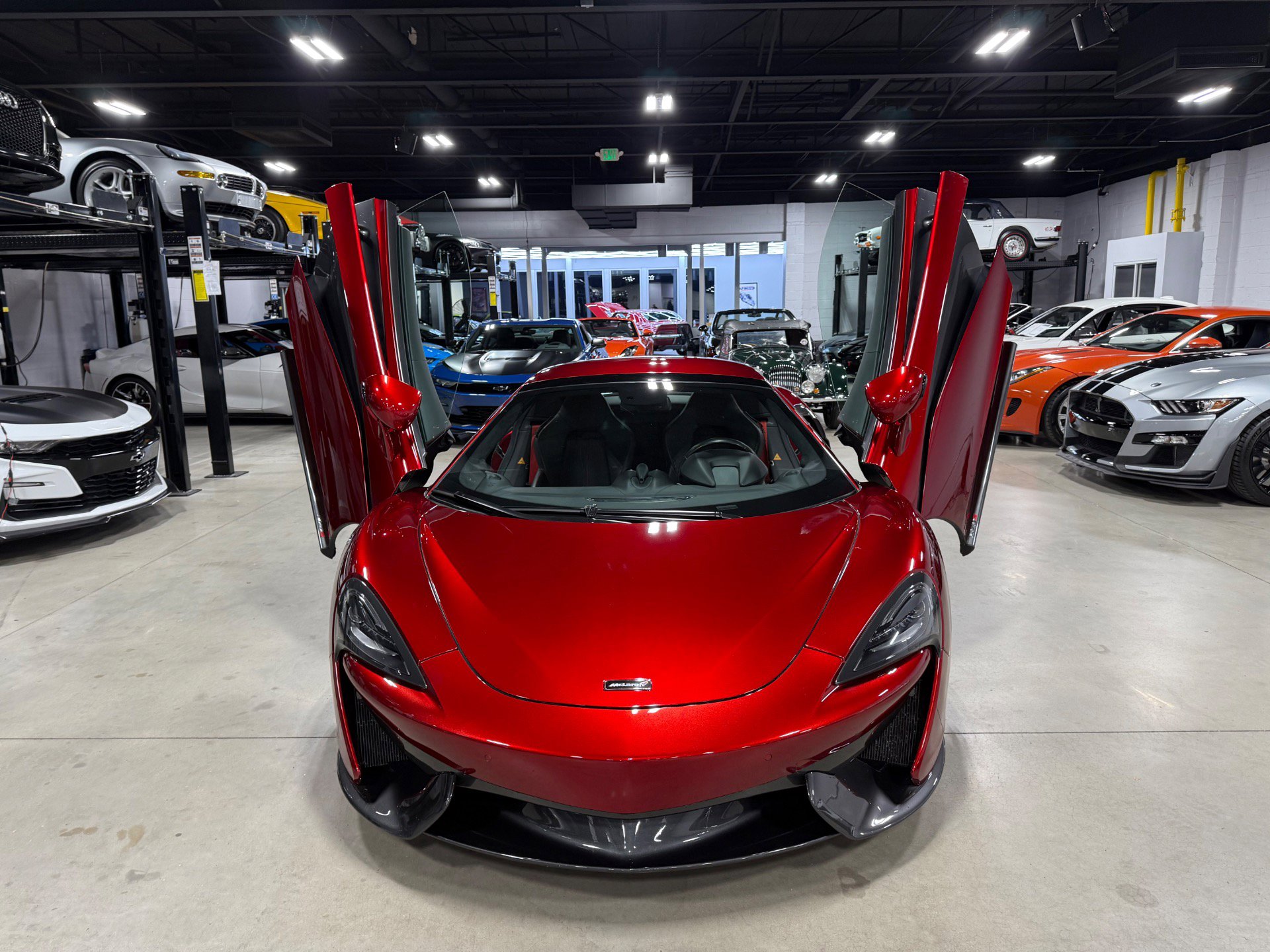Used 2018 McLaren 570S Spider image 21