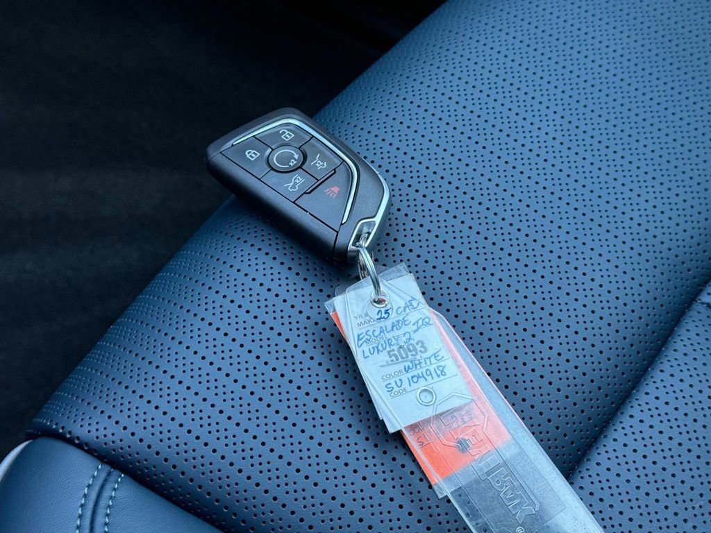 New 2025 Cadillac Escalade IQ Luxury 2 image 36