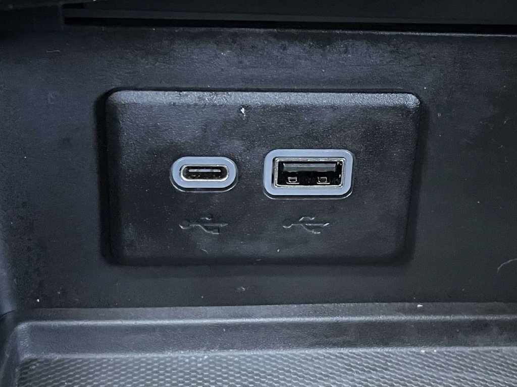 Used 2022 Buick Envision Essence w/ Safety Package FWD image 29