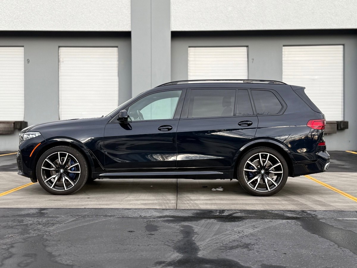 Used 2022 BMW X7 xDrive40i w/ M Sport Package AWD/4WD image 6