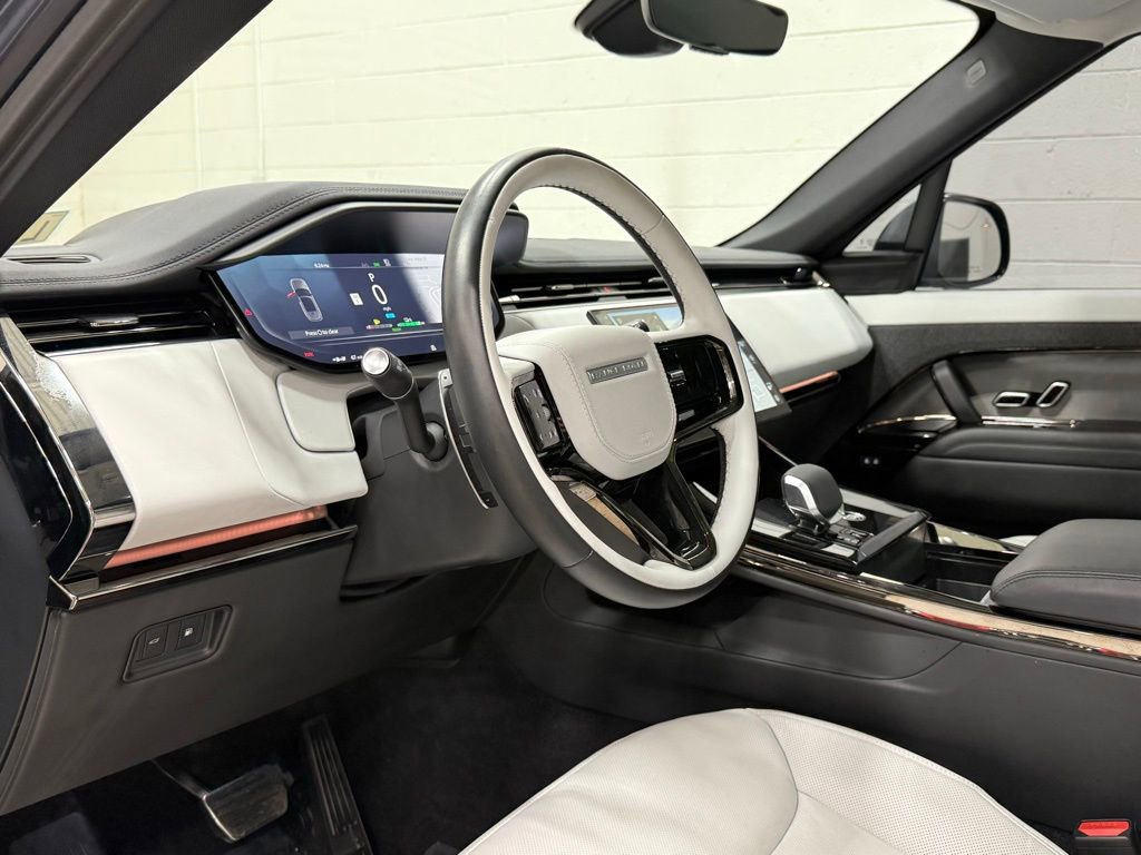 Used 2025 Land Rover Range Rover Sport Dynamic SE AWD/4WD image 27