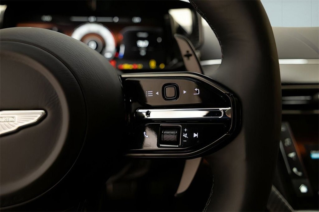 Used 2025 Aston Martin Vanquish image 40