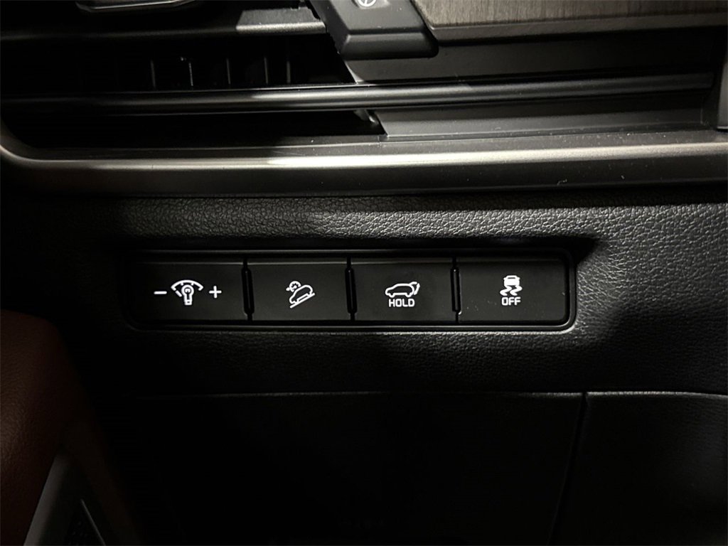 Used 2024 Kia Telluride EX w/ EX Captain's Chair Package image 18