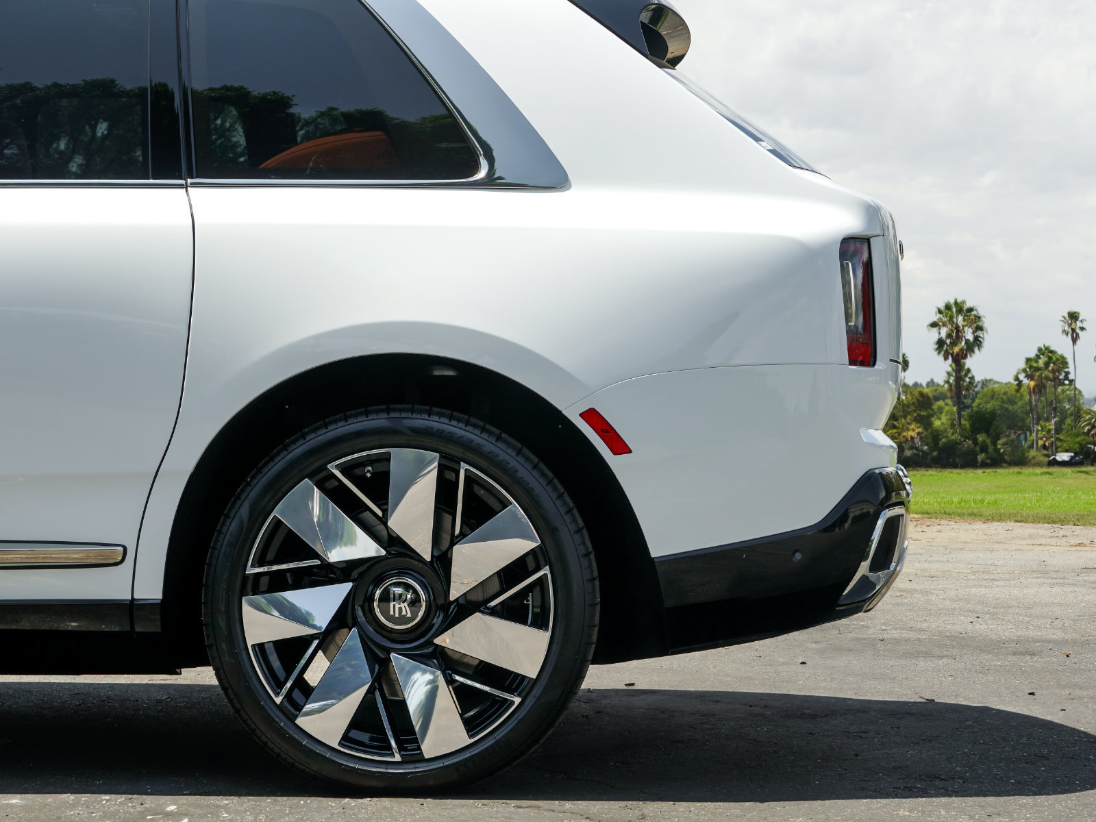 New 2026 Rolls-Royce Cullinan w/ Cullinan Package AWD/4WD image 4