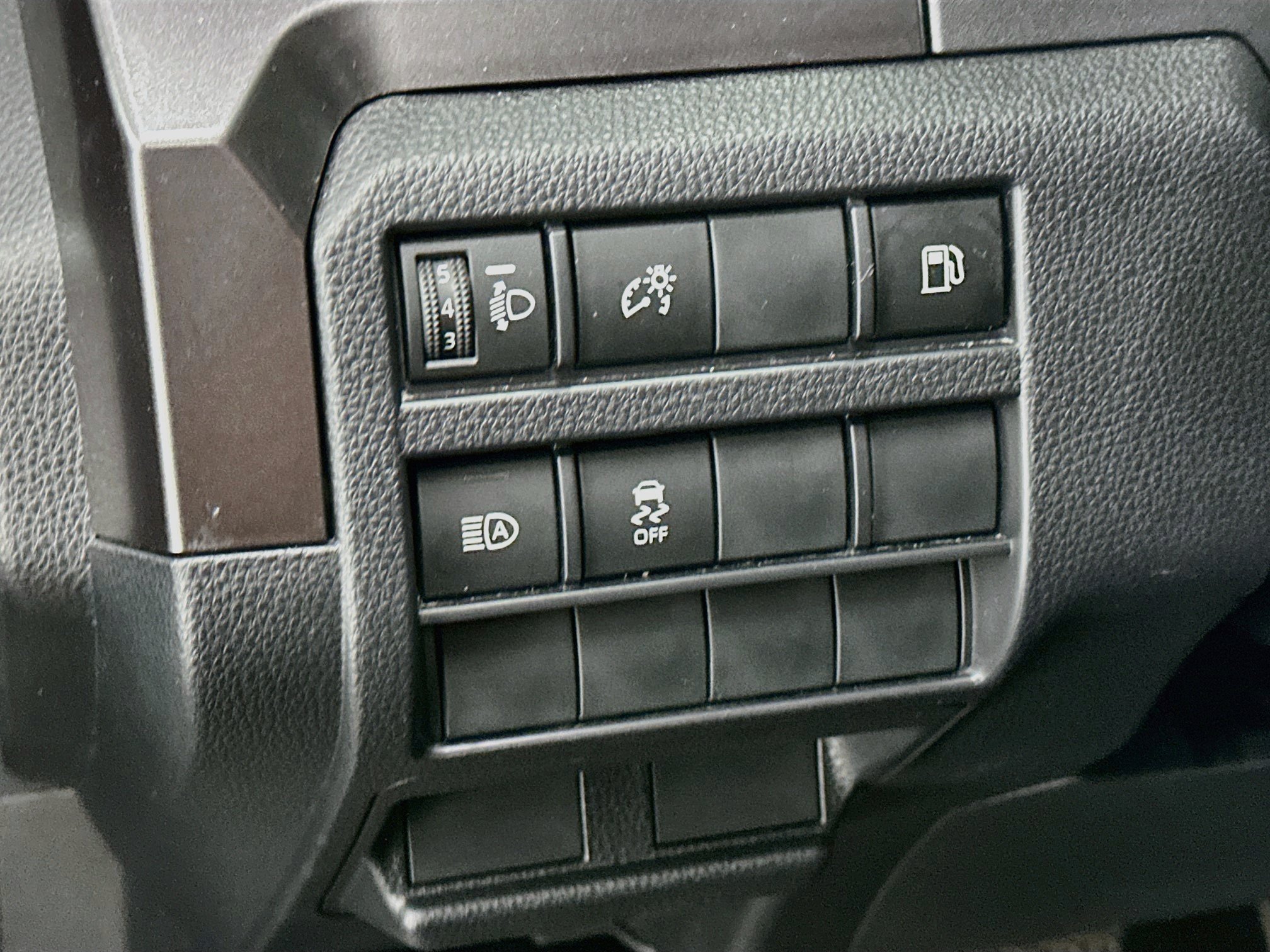 Used 2025 Toyota 4Runner SR5 AWD/4WD image 17