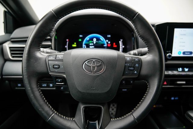 Used 2025 Toyota Camry SE image 32