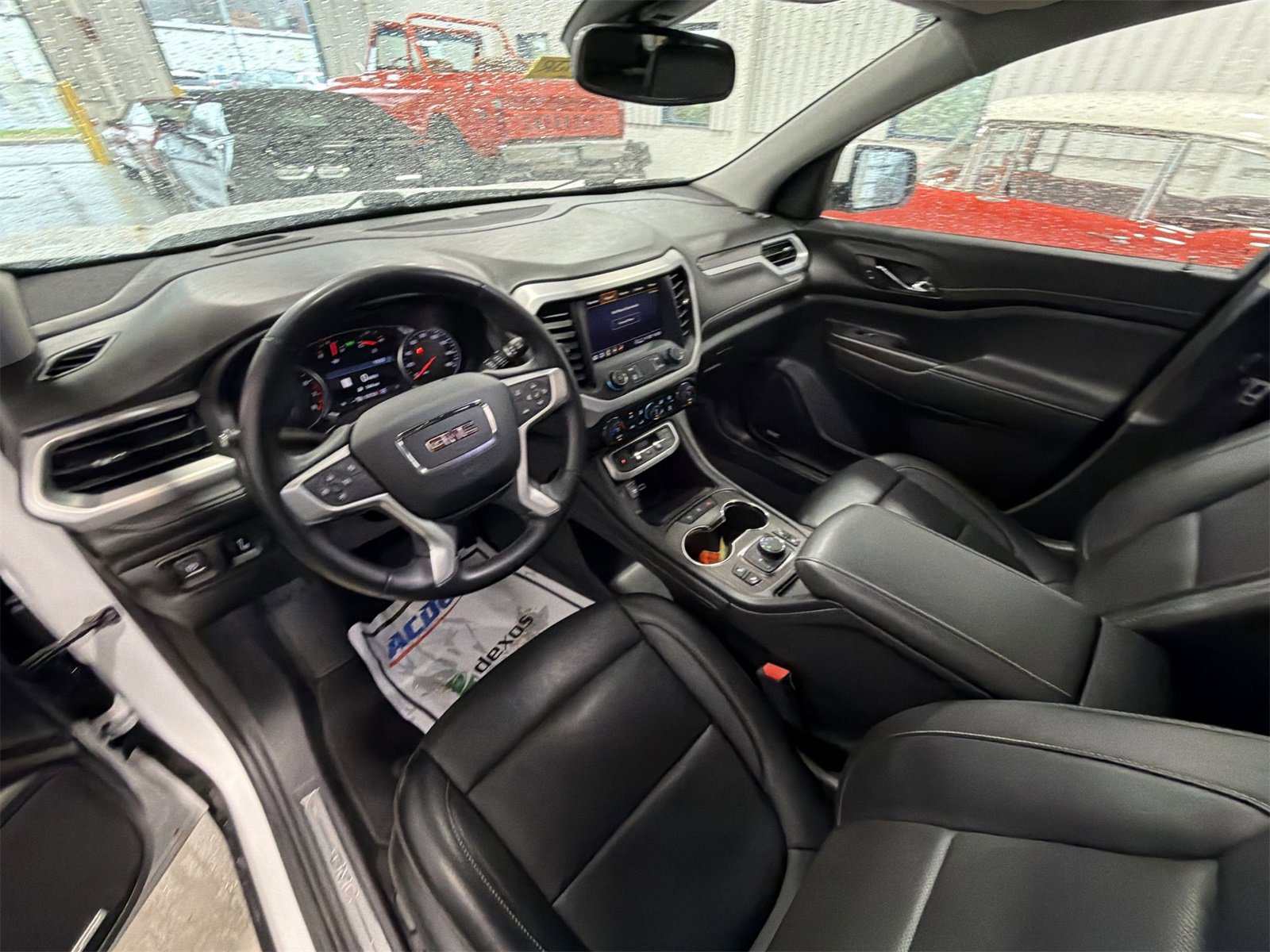 Used 2023 GMC Acadia SLT image 10