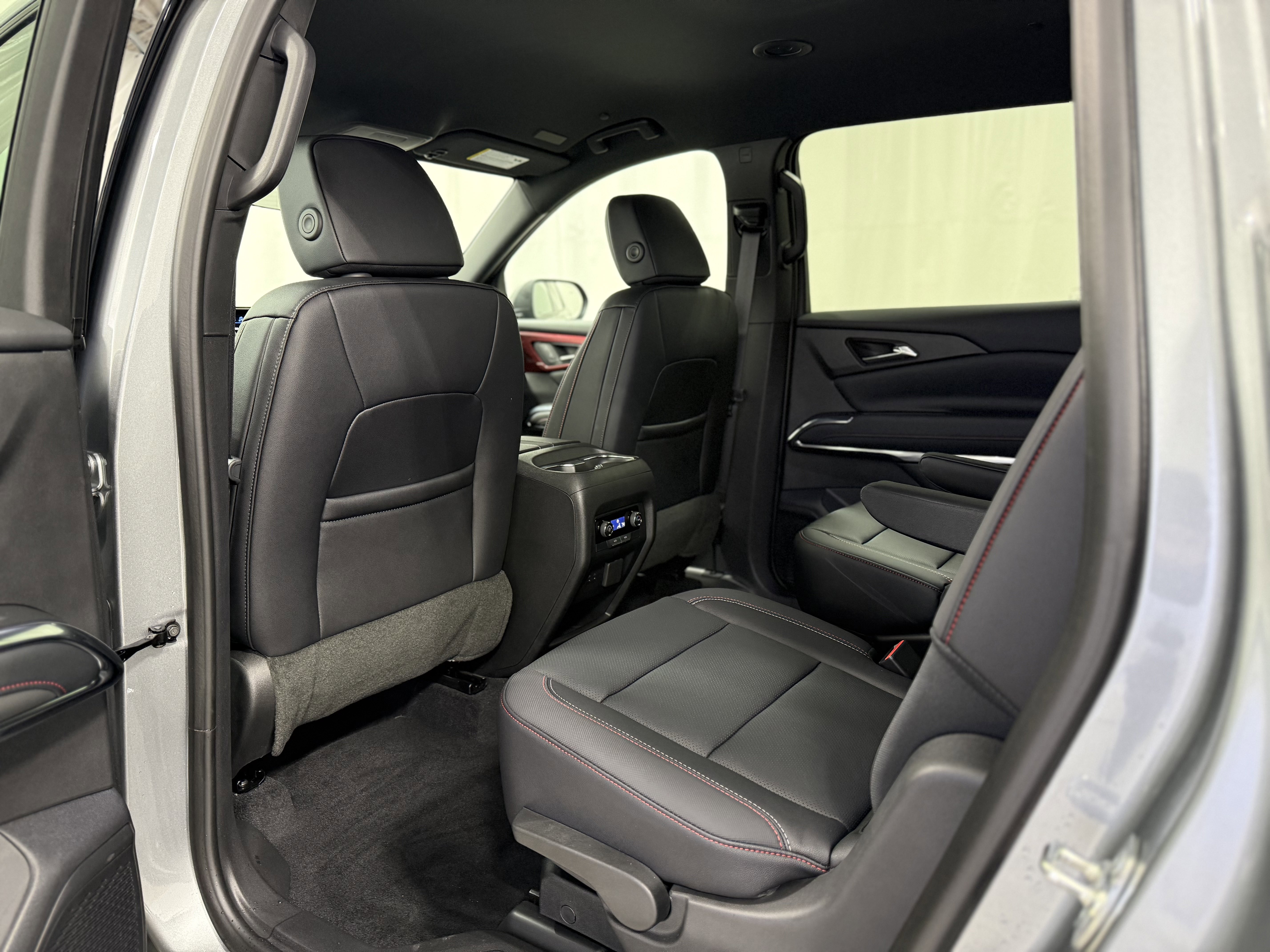 Used 2025 Chevrolet Traverse Z71 w/ Driver Confidence Package image 26