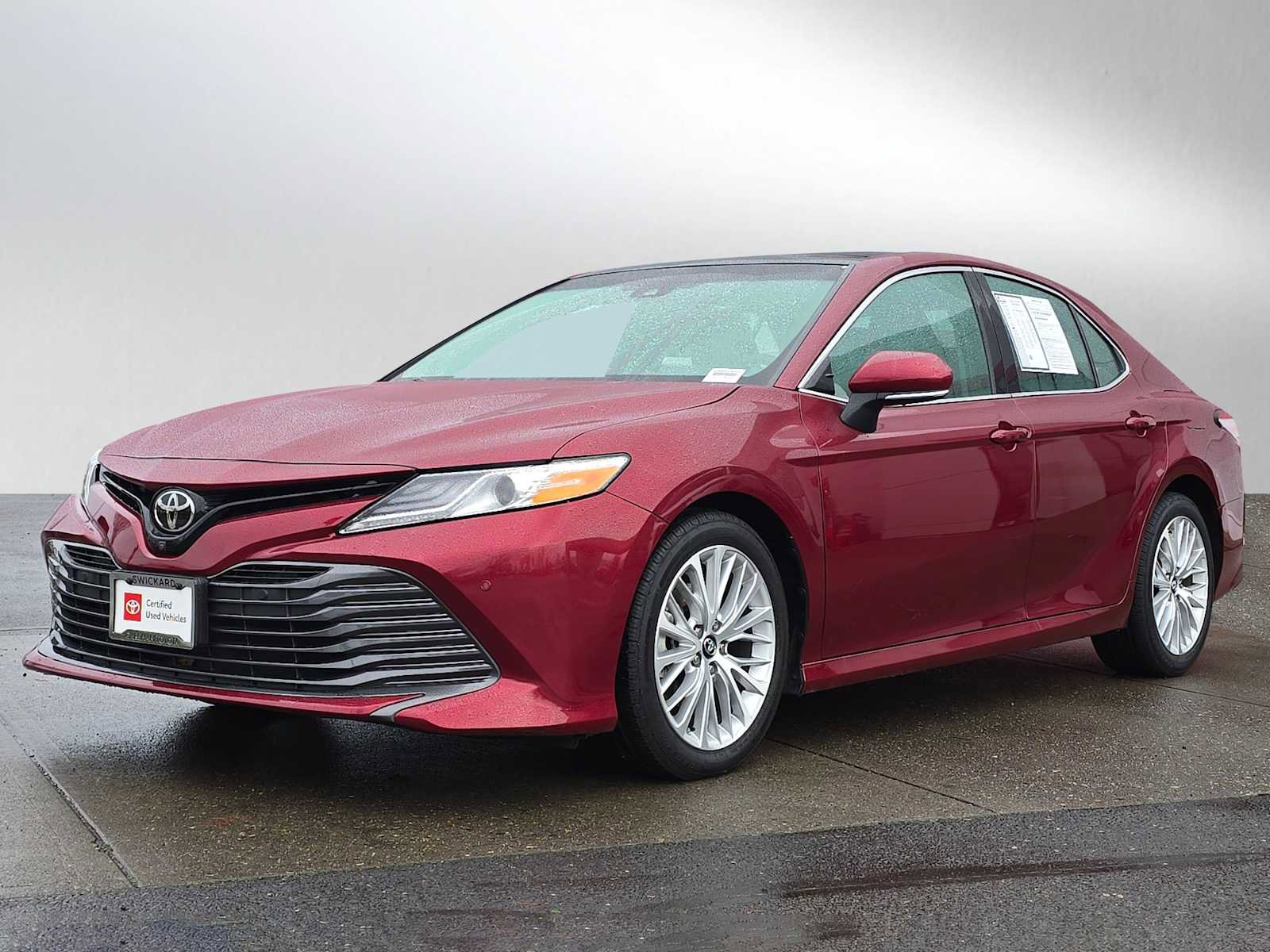 Certified 2018 Toyota Camry XLE image 7