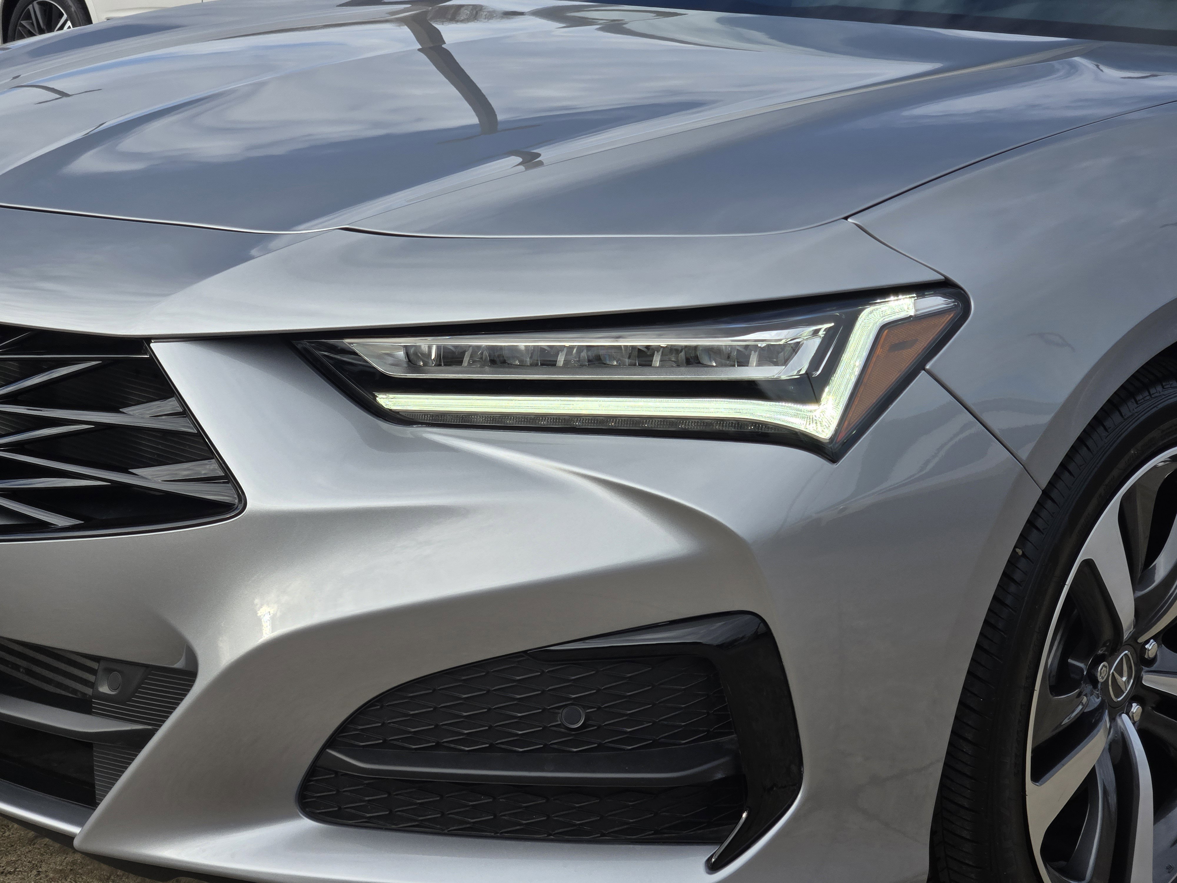 Certified 2025 Acura TLX w/ Technology Package image 9