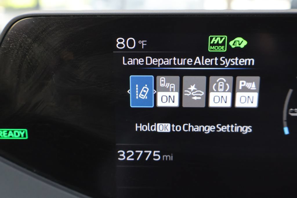 Certified 2024 Toyota Prius Prime FWD image 3