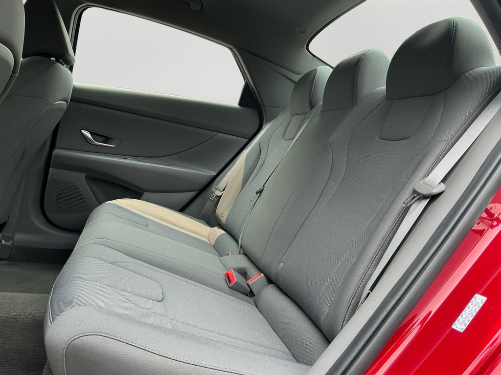 Used 2023 Hyundai Elantra SE FWD image 15