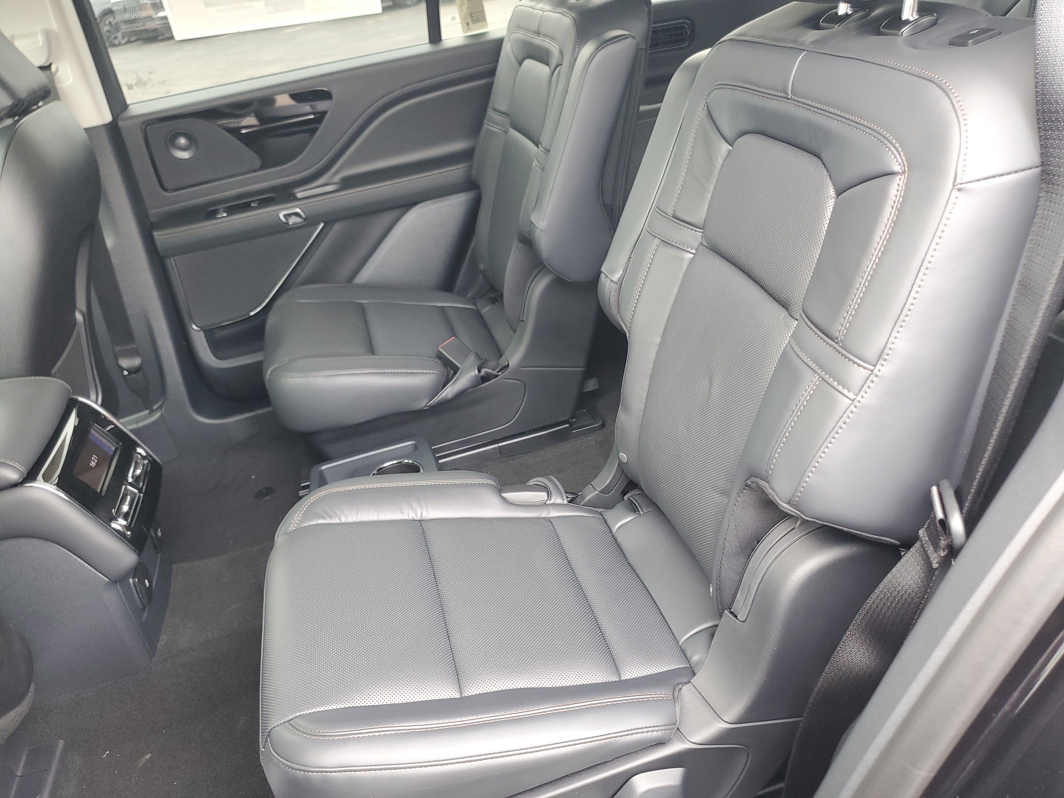 New 2026 Lincoln Aviator Reserve w/ Jet Appearance Package AWD/4WD image 27