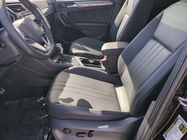 Used 2023 Volkswagen Tiguan SE R-Line image 15