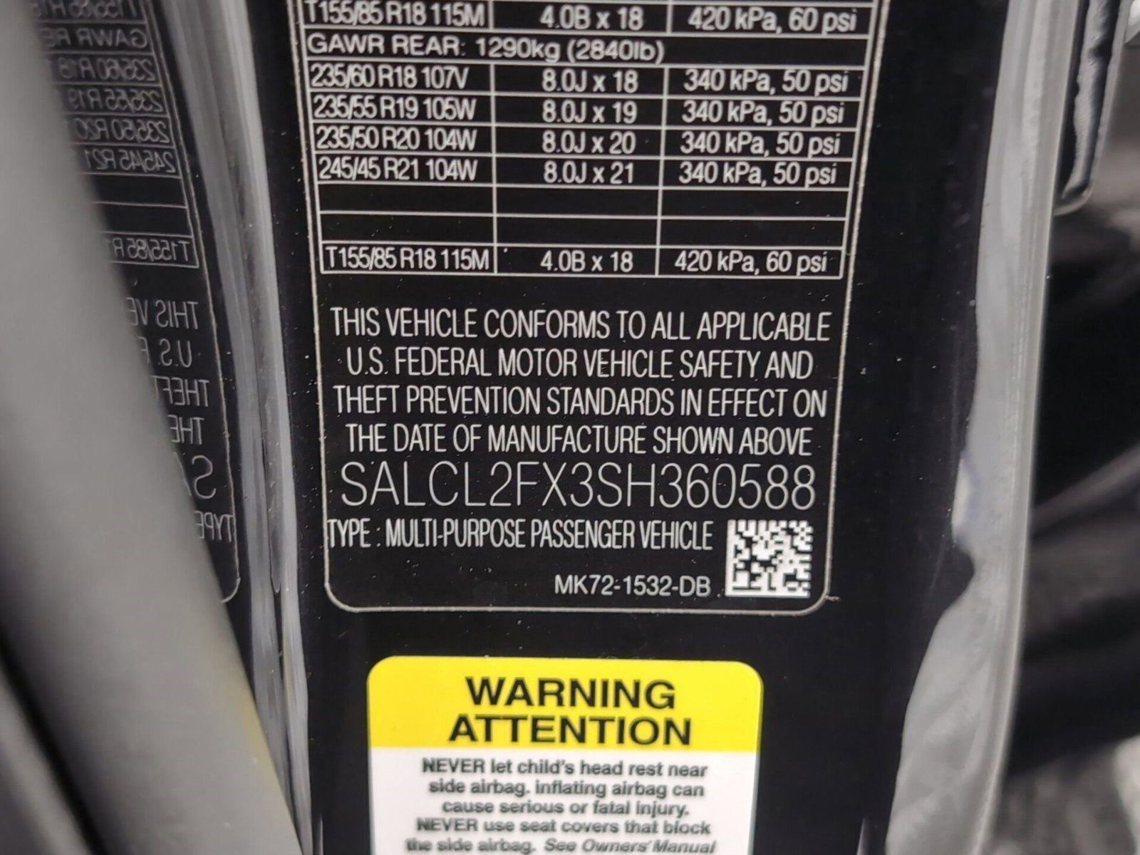 Certified 2025 Land Rover Discovery Sport Dynamic SE image 18