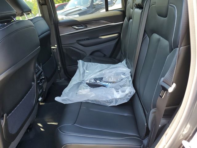 New 2025 Jeep Grand Cherokee Limited image 16