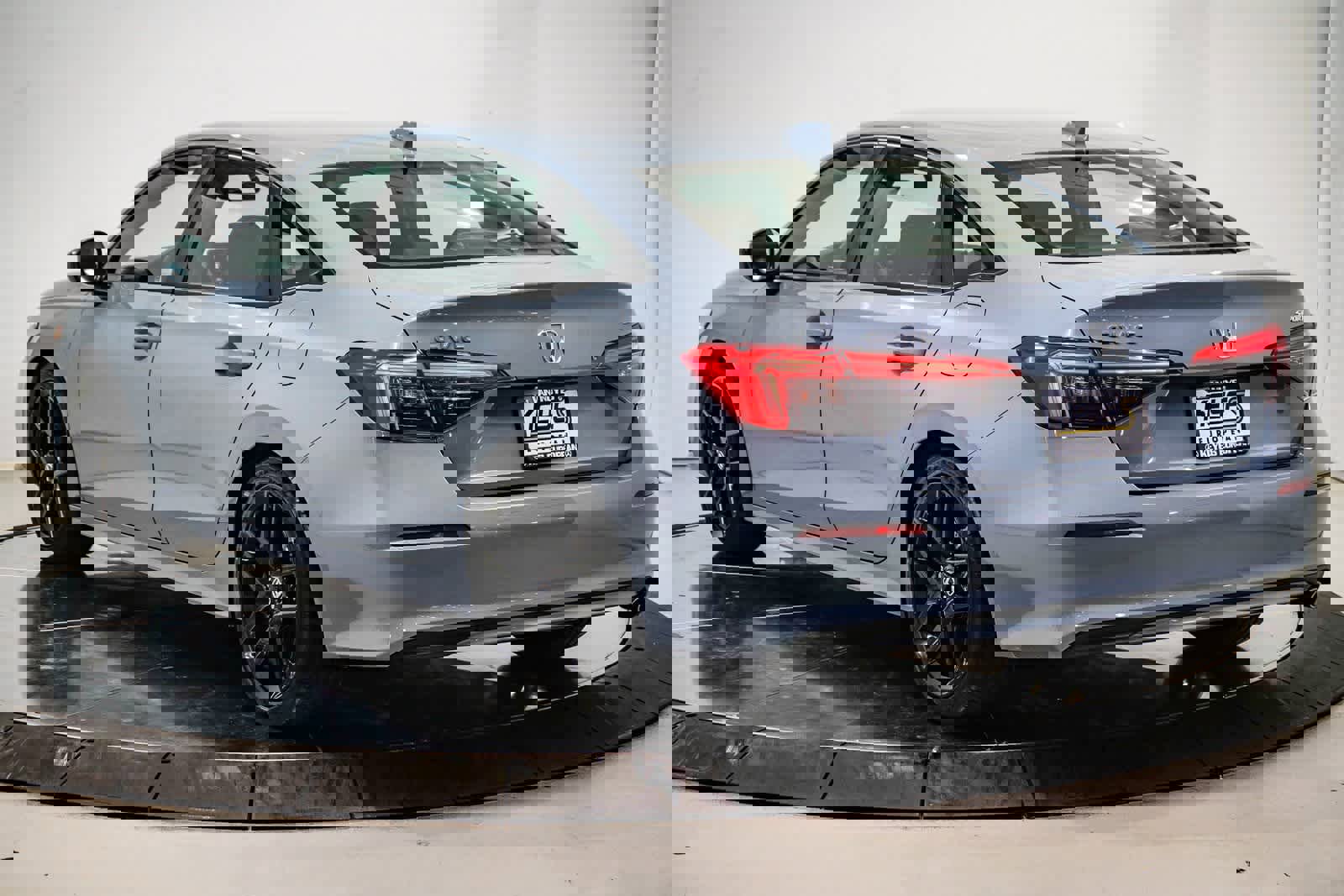 Used 2023 Honda Civic Sport image 2