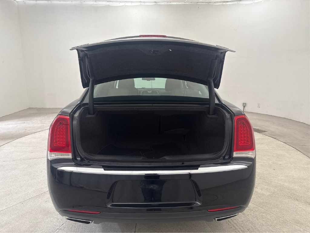 Used 2018 Chrysler 300 Touring RWD image 27