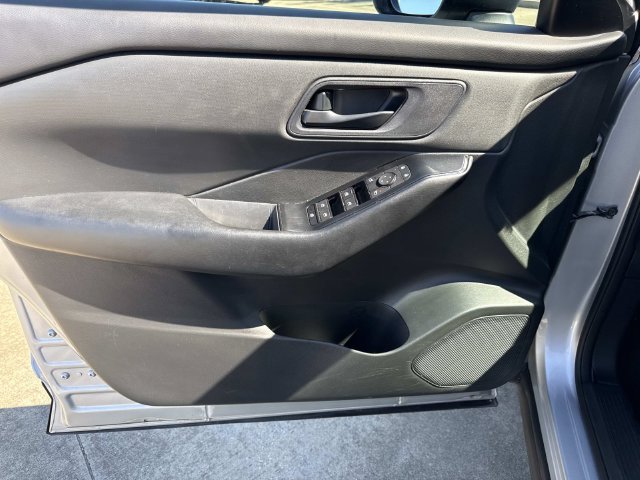 Used 2024 Nissan Rogue S AWD/4WD image 24