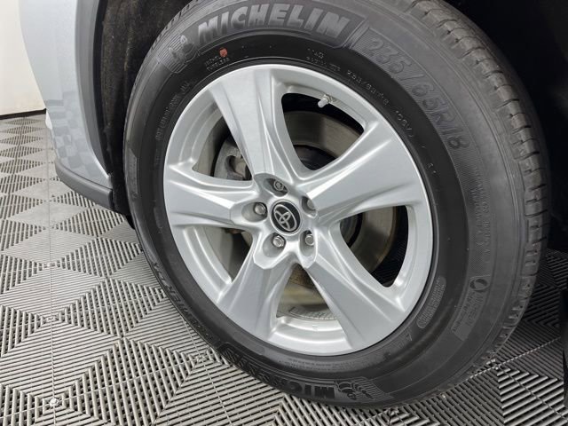 Used 2023 Toyota Highlander L image 13