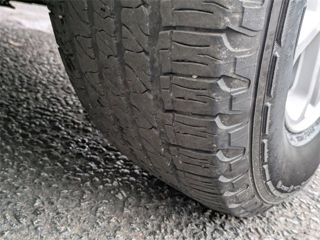 Used 2023 Jeep Grand Cherokee Laredo image 12