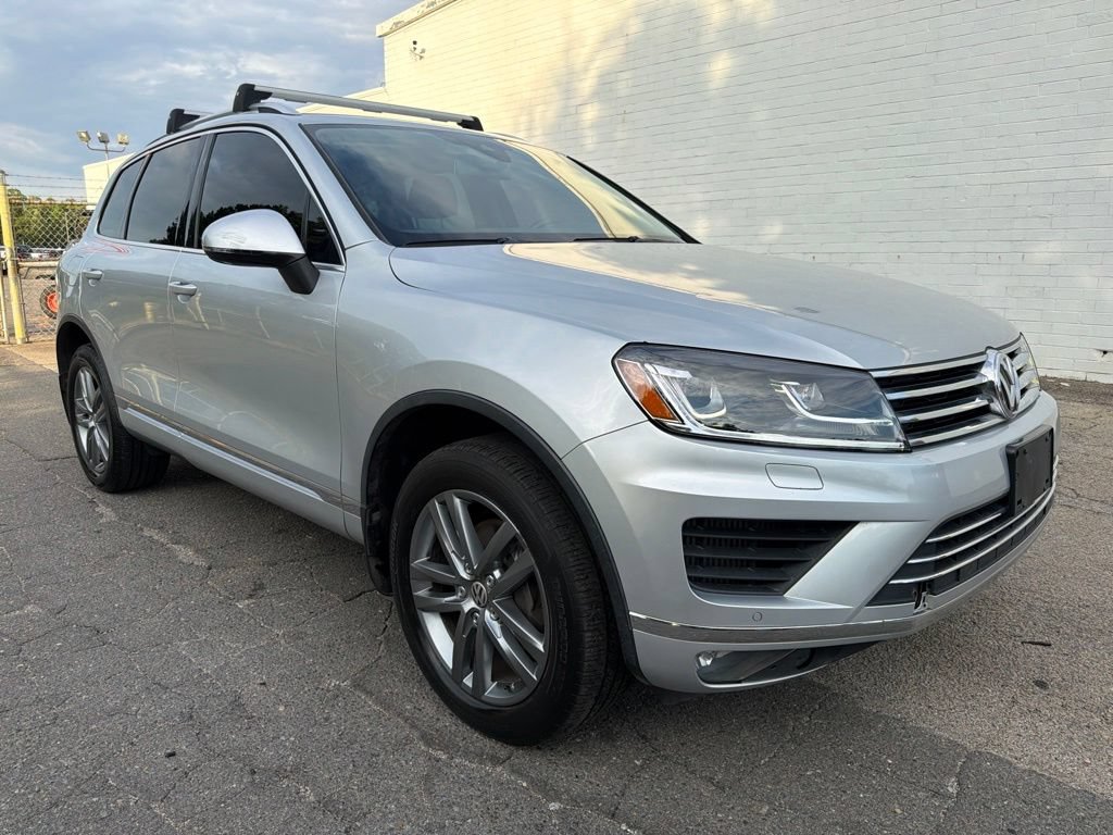 Used 2016 Volkswagen Touareg TDI w/ Technology Pkg AWD/4WD image 8