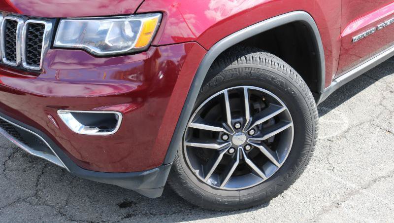 Used 2018 Jeep Grand Cherokee Limited AWD/4WD image 3