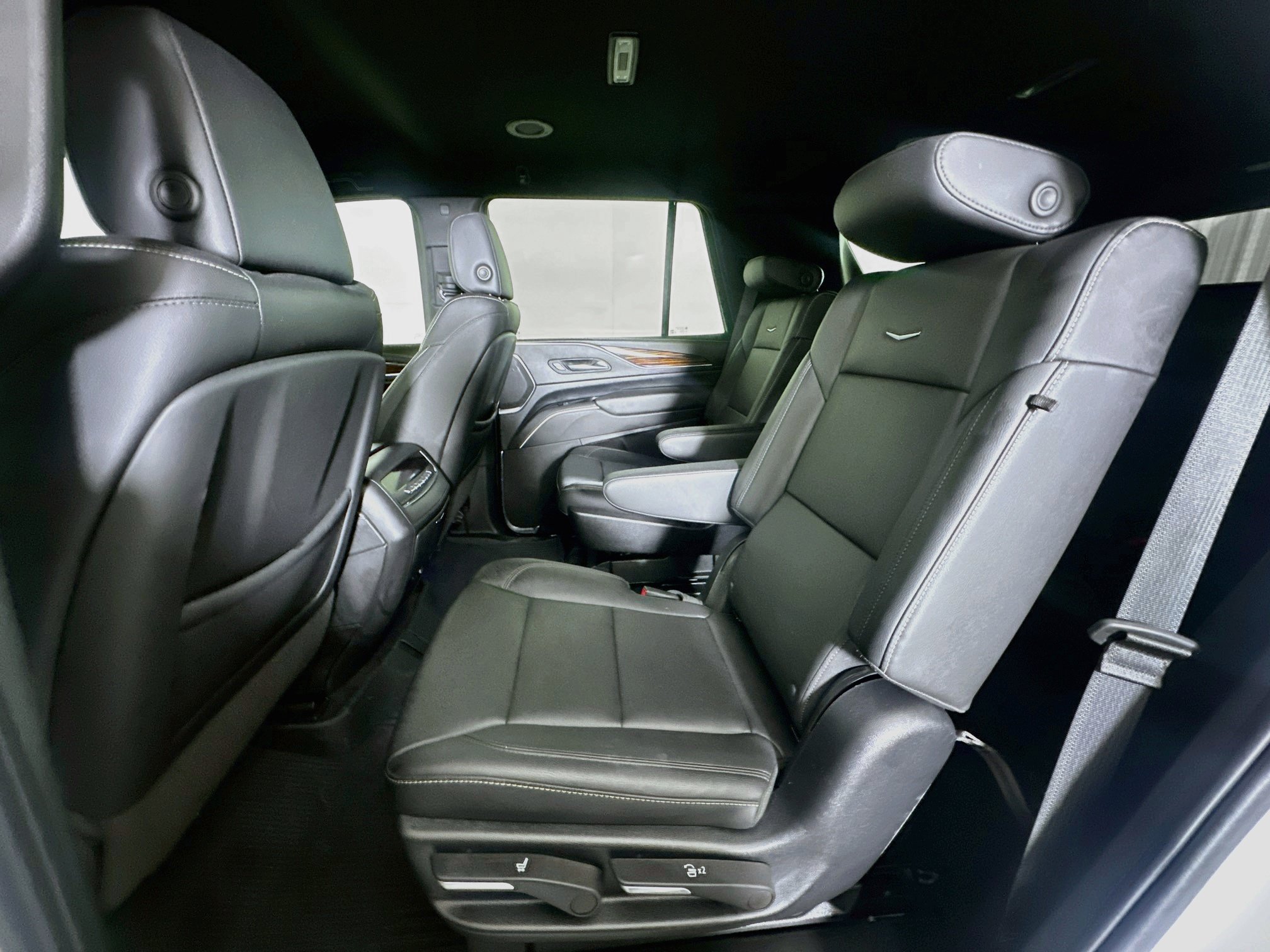 Used 2022 Cadillac Escalade Luxury RWD image 28