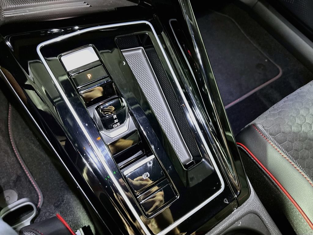 New 2026 Volkswagen GTI SE FWD image 18