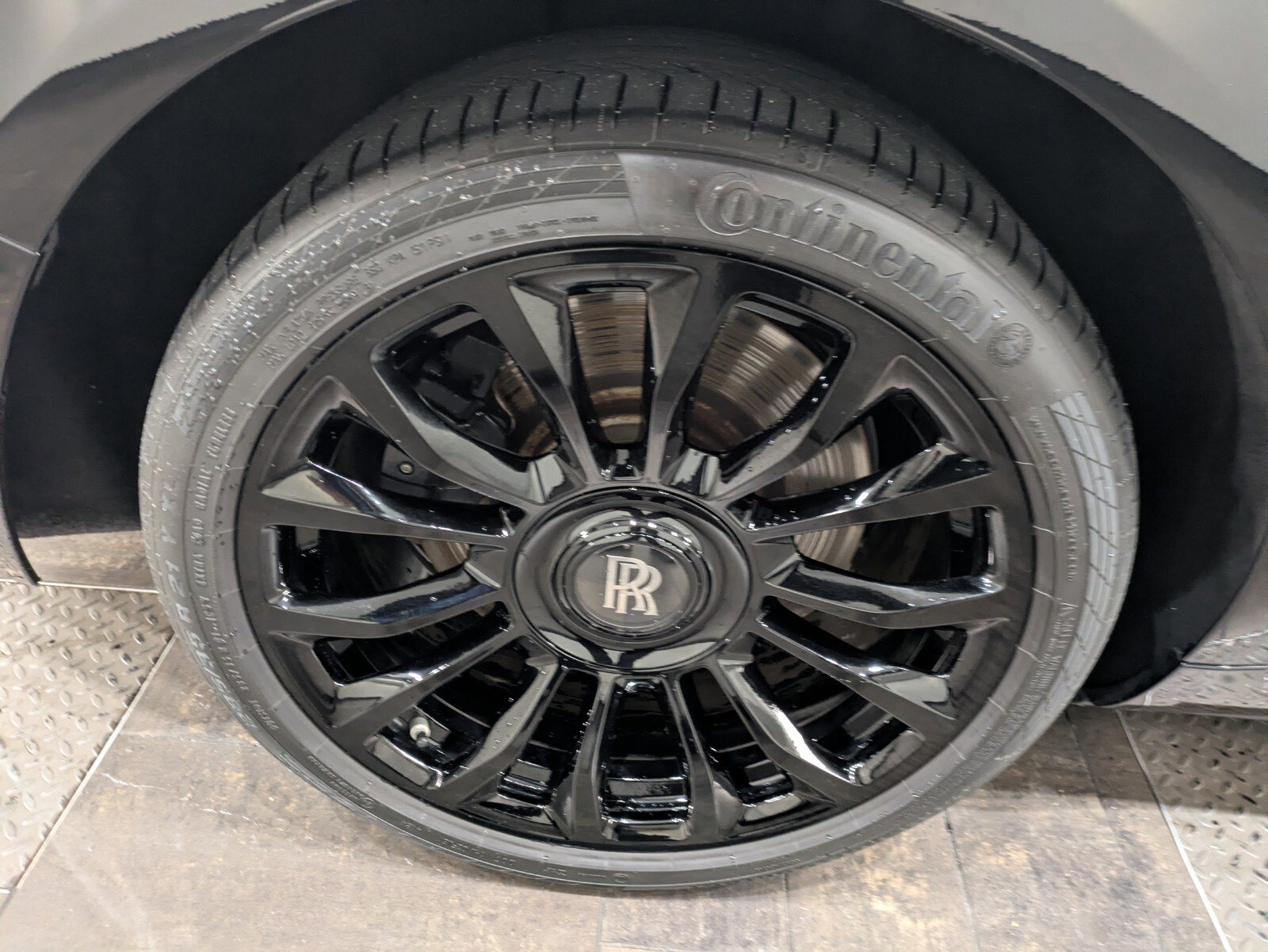 Used 2019 Rolls-Royce Dawn image 19