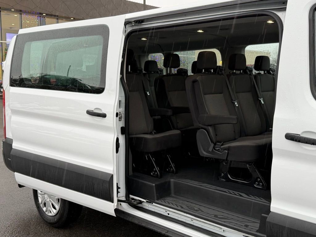Used 2023 Ford Transit 350 XLT RWD image 9