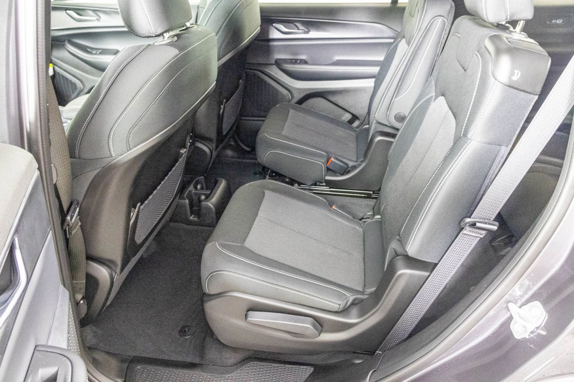 New 2025 Jeep Grand Cherokee L Laredo w/ Luxury Tech Group I image 27