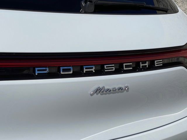 Certified 2025 Porsche Macan image 33