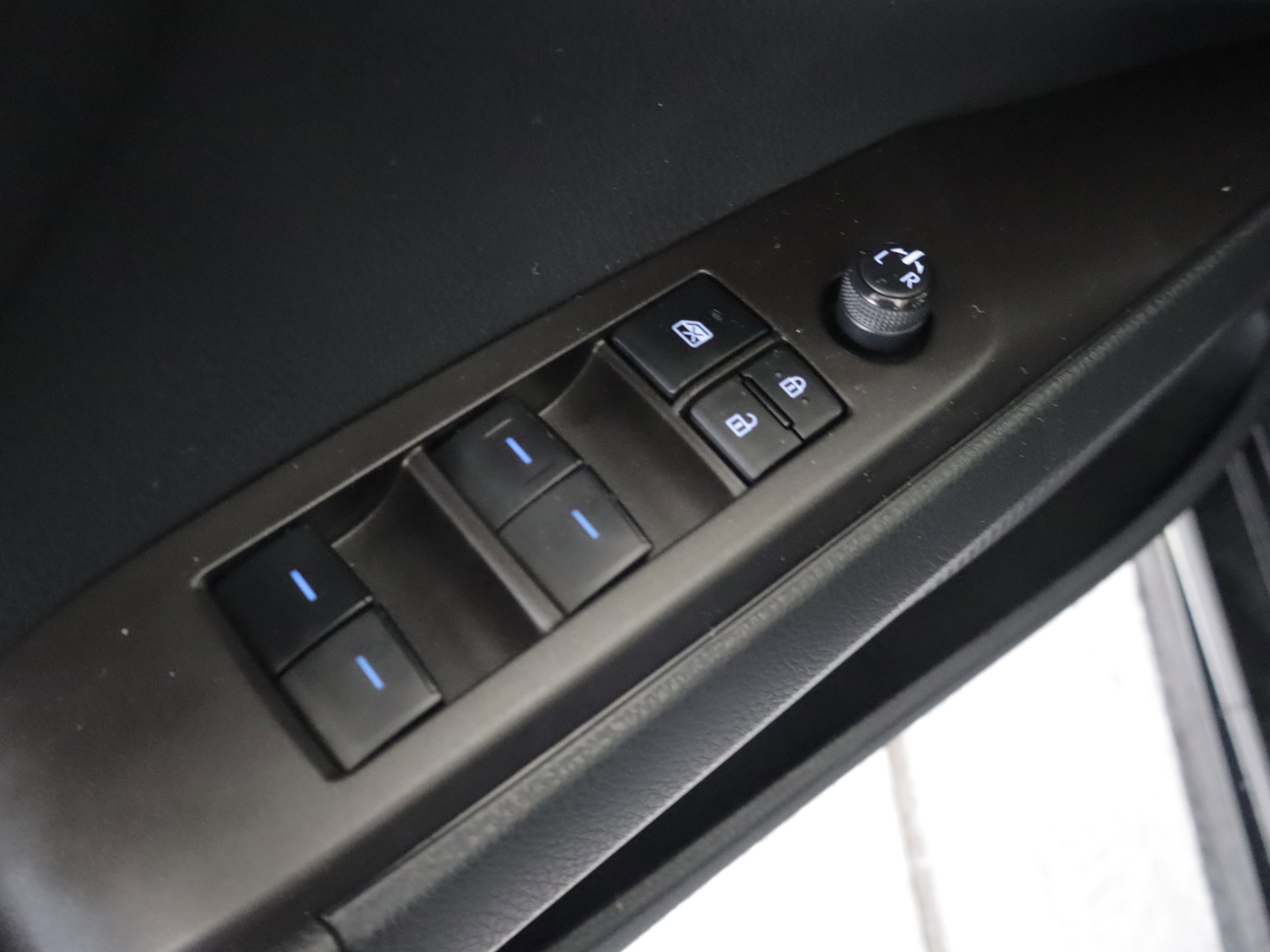 Used 2024 Toyota Camry SE FWD image 11
