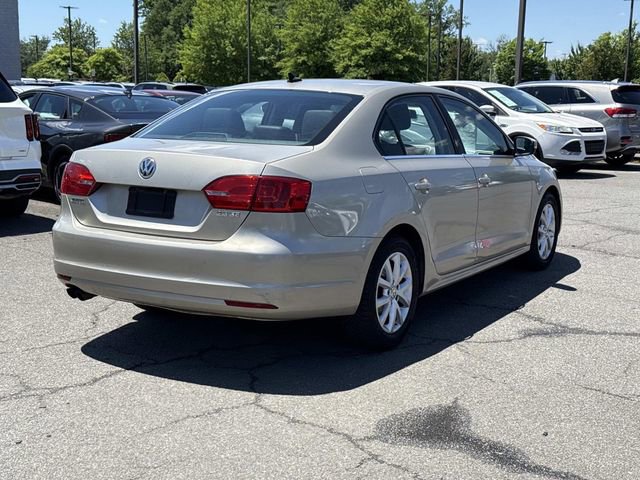Used 2013 Volkswagen Jetta SE FWD image 2
