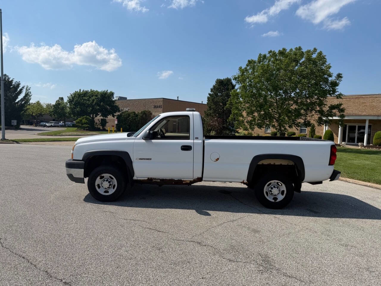 Used 2005 Chevrolet Silverado 2500 W/T RWD image 2