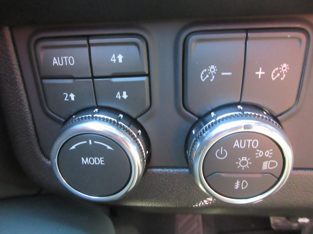 New 2026 GMC Yukon AT4 w/ AT4 Premium Package image 17