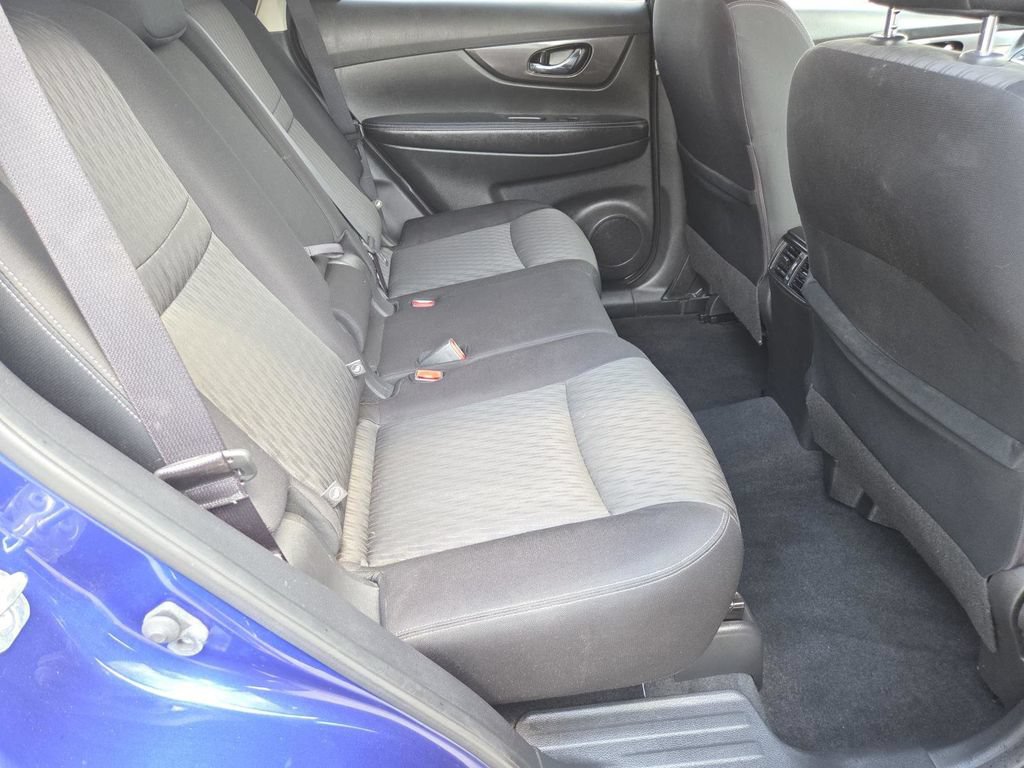 Used 2020 Nissan Rogue SV FWD image 17