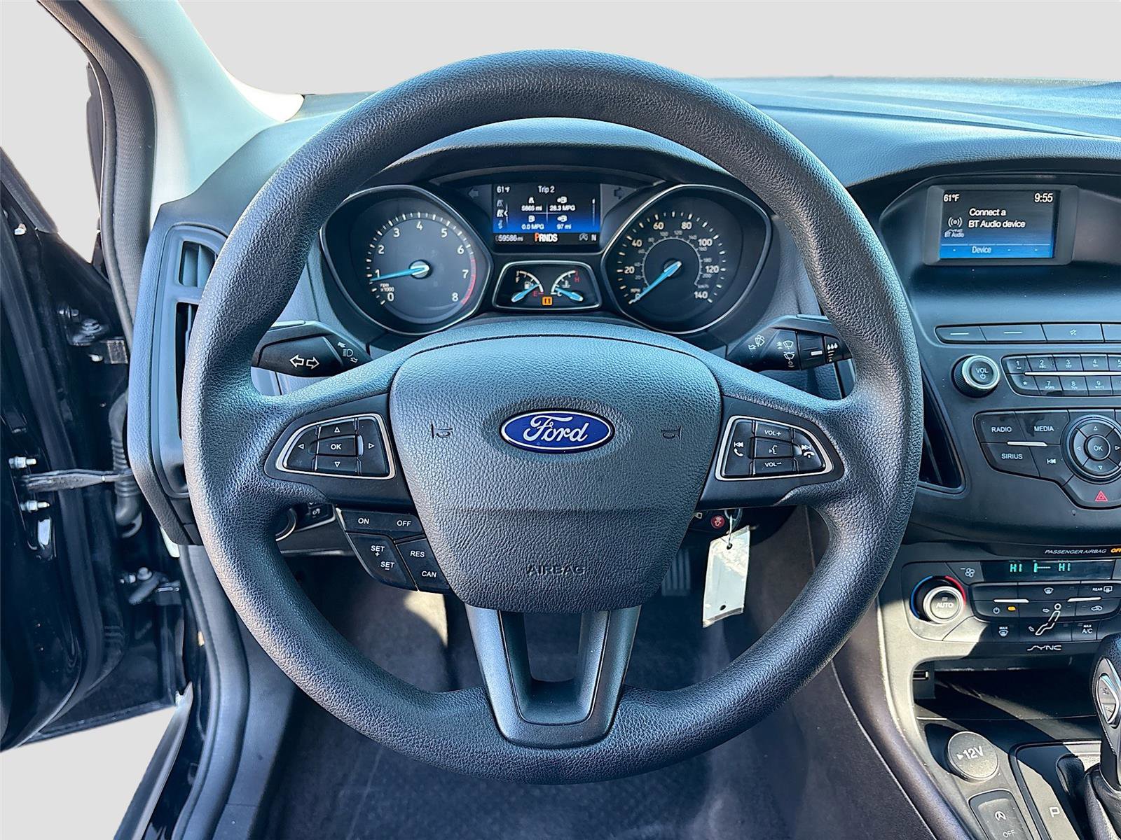 Used 2018 Ford Focus SE w/ SE Appearance Package image 13